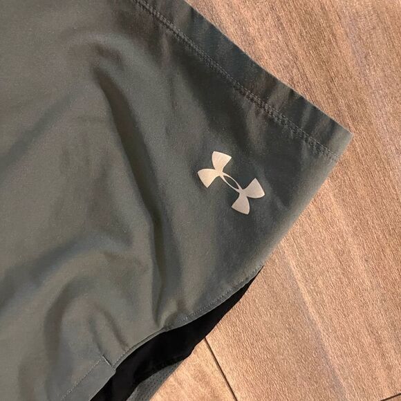 Under Armour Grey Athletic Workout Shorts Men Small - Picture 2 of 4